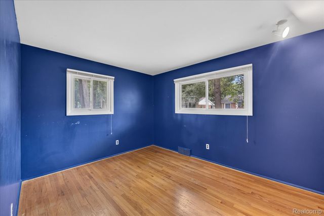 33237 Hampshire Road, Livonia, MI 48154