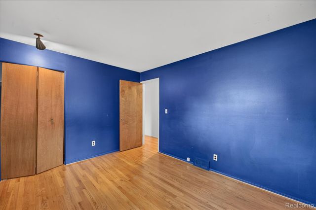 33237 Hampshire Road, Livonia, MI 48154