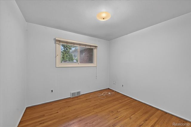 33237 Hampshire Road, Livonia, MI 48154