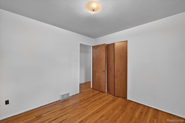 33237 Hampshire Road, Livonia, MI 48154