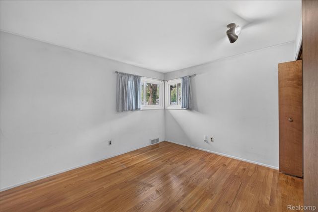 33237 Hampshire Road, Livonia, MI 48154