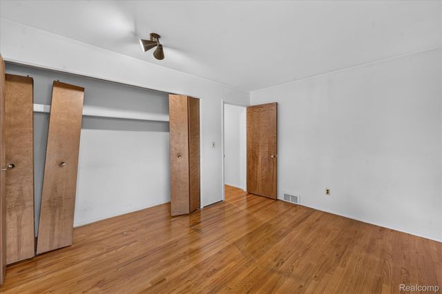 33237 Hampshire Road, Livonia, MI 48154
