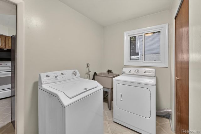 33237 Hampshire Road, Livonia, MI 48154