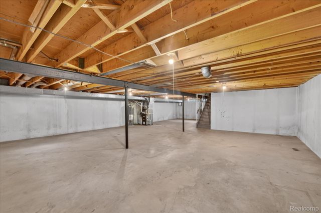 33237 Hampshire Road, Livonia, MI 48154
