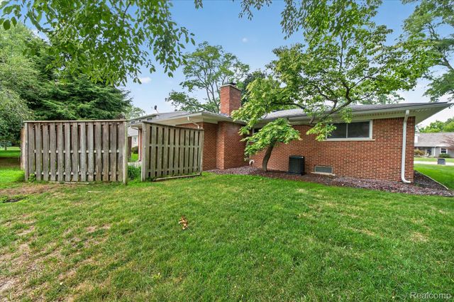 33237 Hampshire Road, Livonia, MI 48154