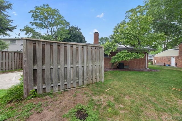 33237 Hampshire Road, Livonia, MI 48154