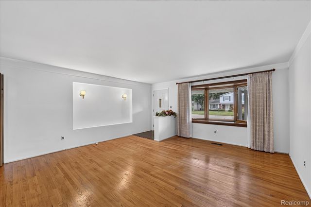 33237 Hampshire Road, Livonia, MI 48154