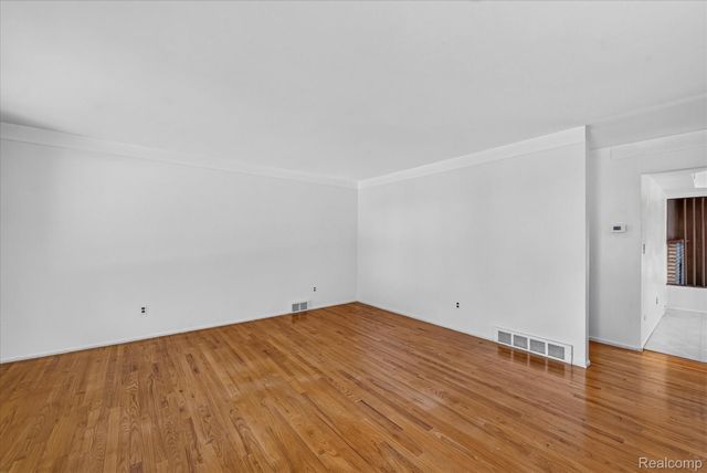 33237 Hampshire Road, Livonia, MI 48154