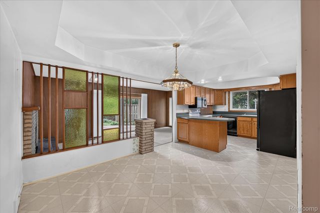 33237 Hampshire Road, Livonia, MI 48154