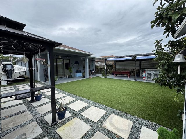 885 NE 3rd Ave, Homestead, FL 33030