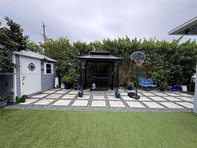 885 NE 3rd Ave, Homestead, FL 33030