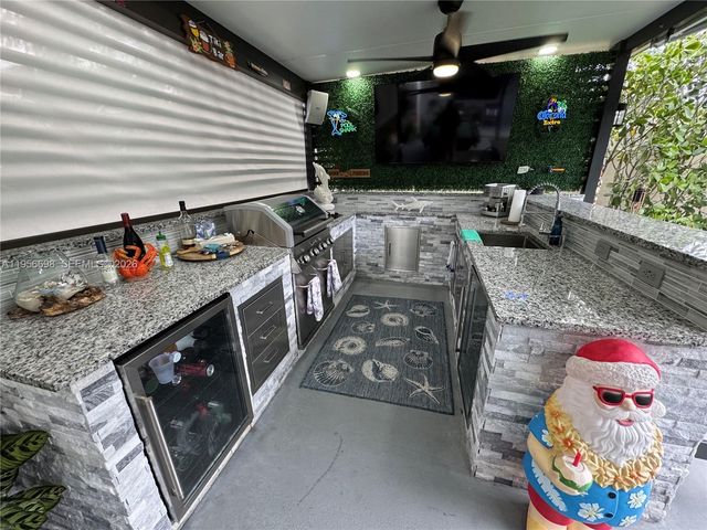 885 NE 3rd Ave, Homestead, FL 33030