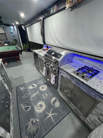 885 NE 3rd Ave, Homestead, FL 33030