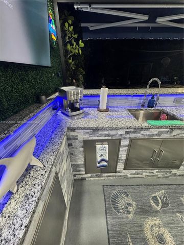 885 NE 3rd Ave, Homestead, FL 33030