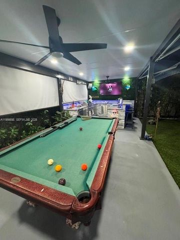 885 NE 3rd Ave, Homestead, FL 33030