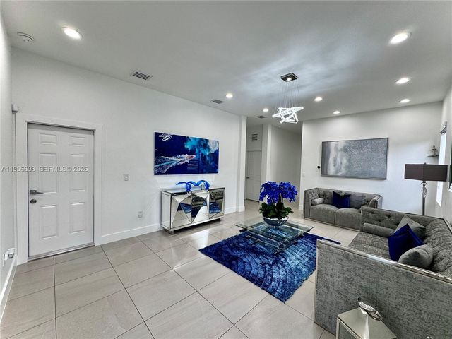 885 NE 3rd Ave, Homestead, FL 33030