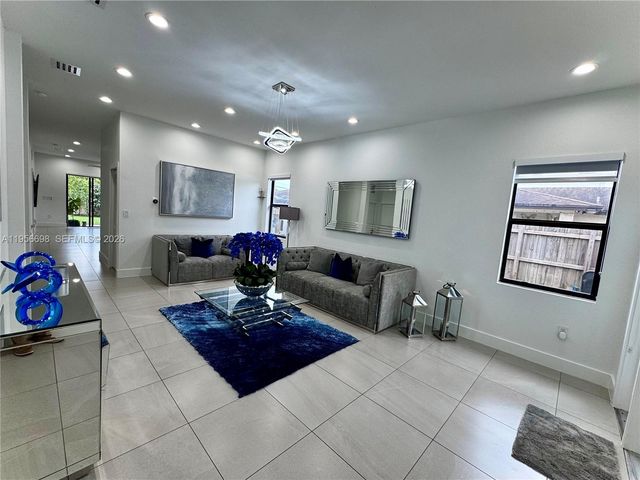 885 NE 3rd Ave, Homestead, FL 33030