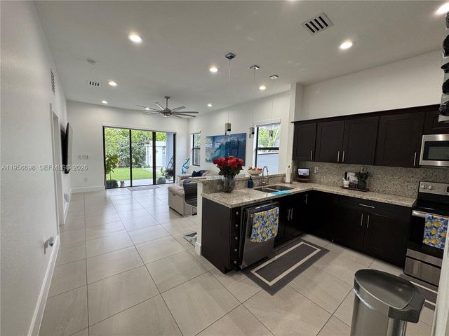 885 NE 3rd Ave, Homestead, FL 33030