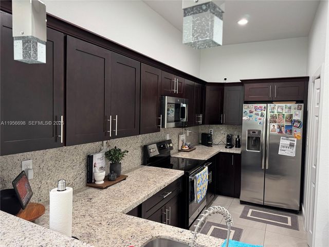 885 NE 3rd Ave, Homestead, FL 33030