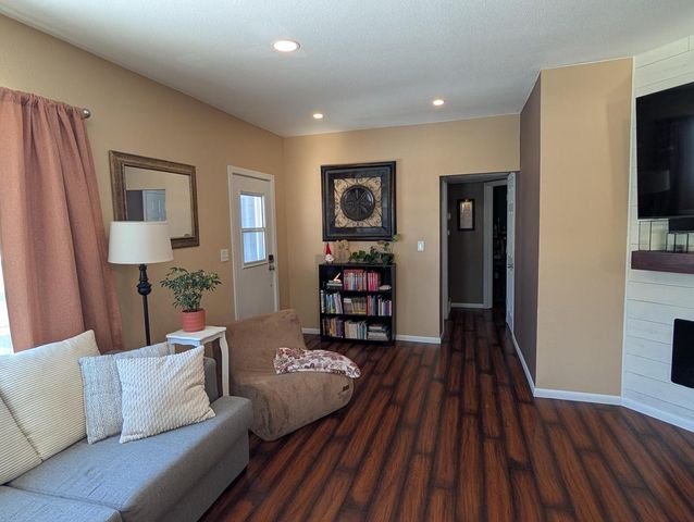 813 N Water STREET, Watertown, WI 53098