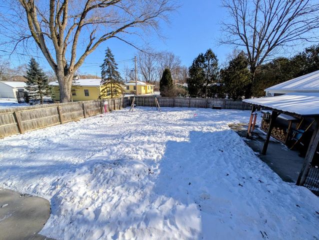 813 N Water STREET, Watertown, WI 53098