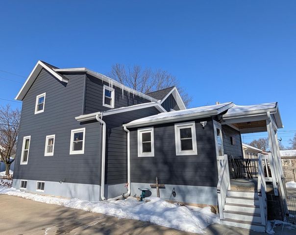 813 N Water STREET, Watertown, WI 53098