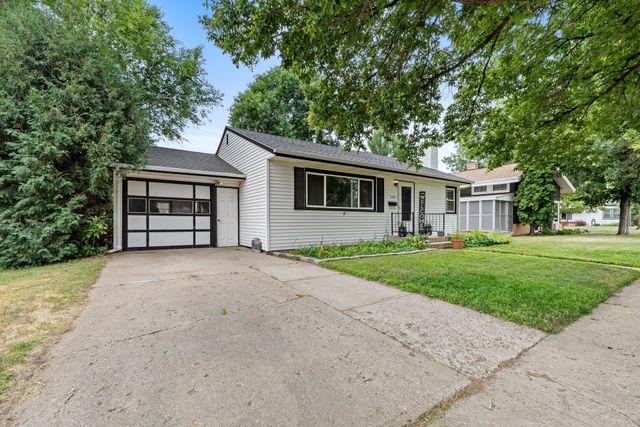 1215 University Ave W, Minot, ND 58703