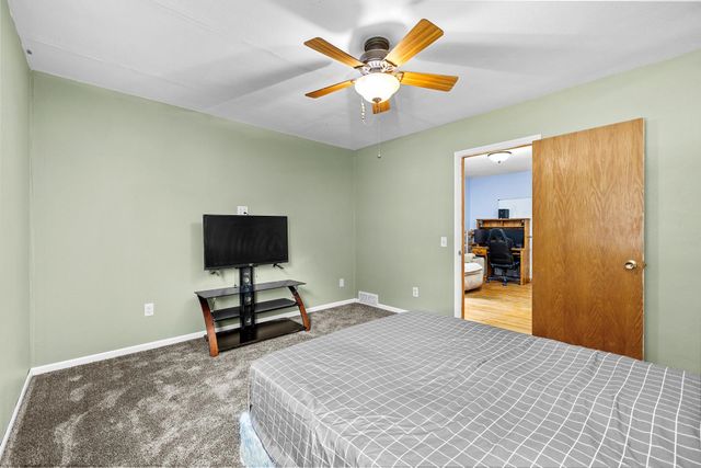 1215 University Ave W, Minot, ND 58703