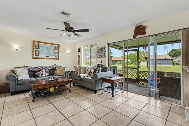 2269 DISCOVERY Circle W, Deerfield Beach, FL 33442