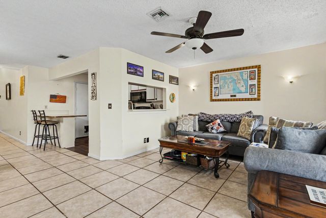 2269 DISCOVERY Circle W, Deerfield Beach, FL 33442