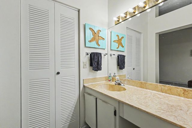2269 DISCOVERY Circle W, Deerfield Beach, FL 33442