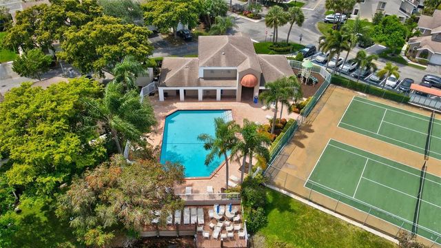 2269 DISCOVERY Circle W, Deerfield Beach, FL 33442