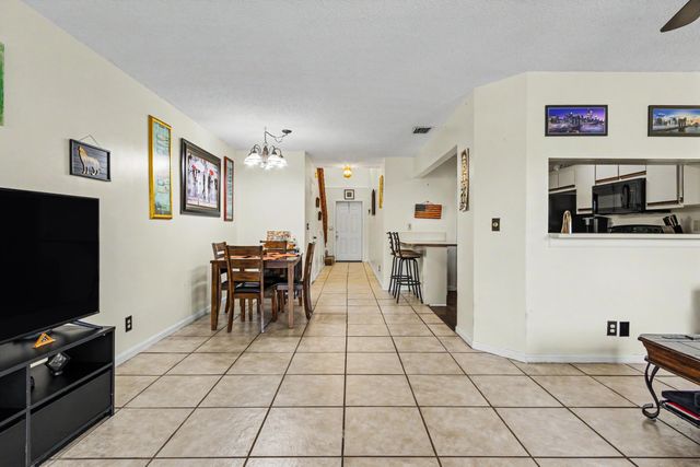 2269 DISCOVERY Circle W, Deerfield Beach, FL 33442