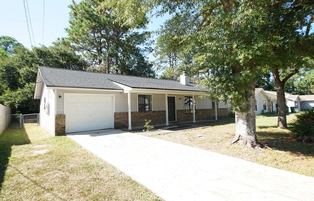 912 Nutmeg Avenue, Niceville, FL 32578