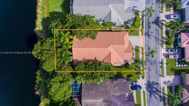 1441 E Lacosta Dr E, Pembroke Pines, FL 33027