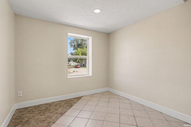 3902 W Western Avenue, South Bend, IN 46619
