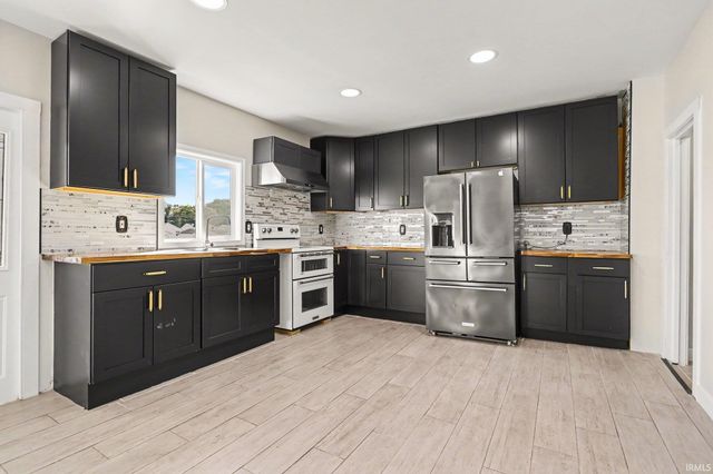 3902 W Western Avenue, South Bend, IN 46619
