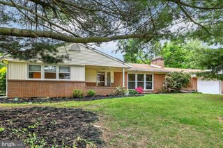 136 SHELBOURNE DR, York, PA 17403