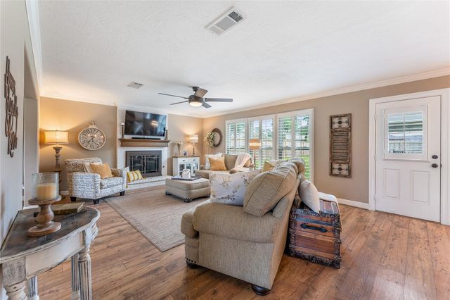 3301 Winter Lane, Baytown, TX 77521