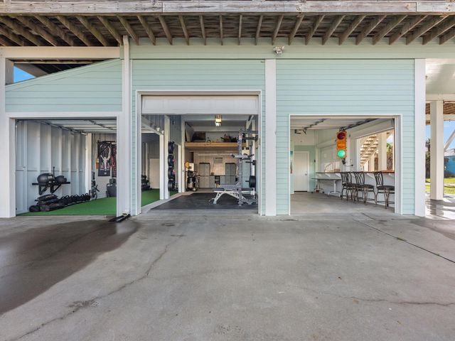 2901 Lakeside Drive, Crystal Beach, TX 77650