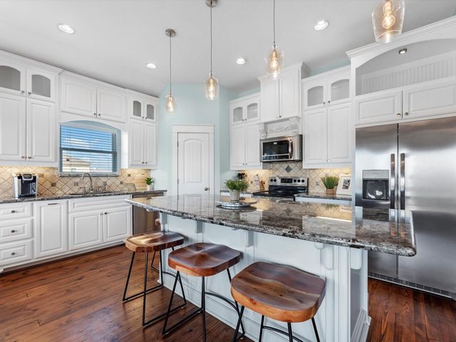 2901 Lakeside Drive, Crystal Beach, TX 77650