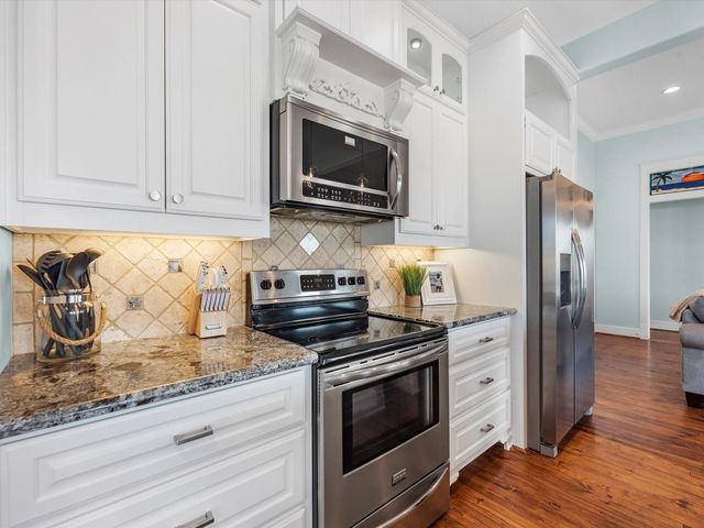 2901 Lakeside Drive, Crystal Beach, TX 77650