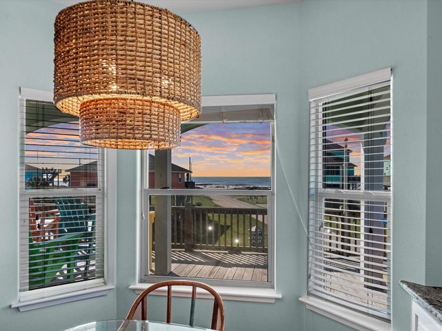 2901 Lakeside Drive, Crystal Beach, TX 77650