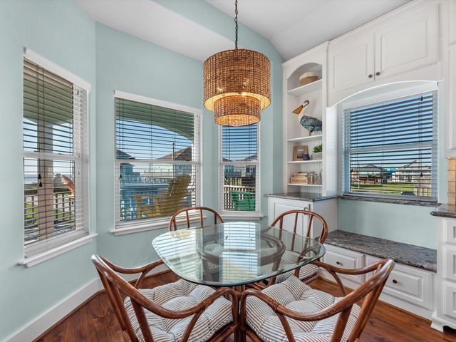 2901 Lakeside Drive, Crystal Beach, TX 77650