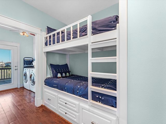 2901 Lakeside Drive, Crystal Beach, TX 77650