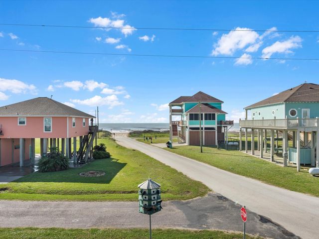 2901 Lakeside Drive, Crystal Beach, TX 77650
