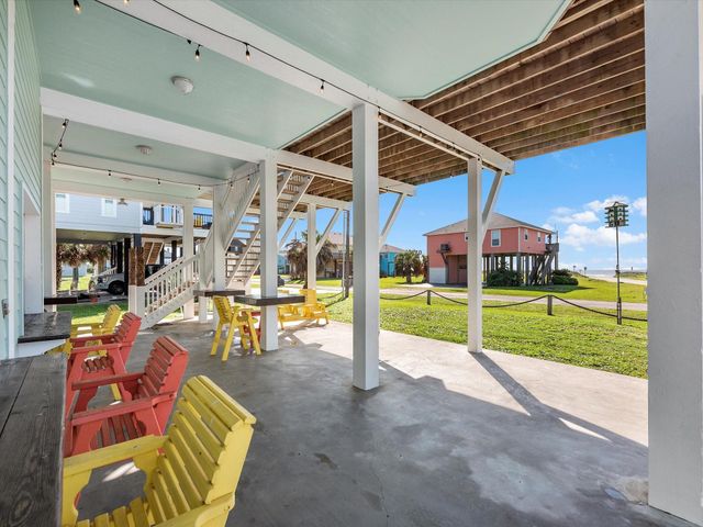 2901 Lakeside Drive, Crystal Beach, TX 77650