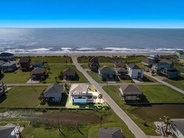 2901 Lakeside Drive, Crystal Beach, TX 77650