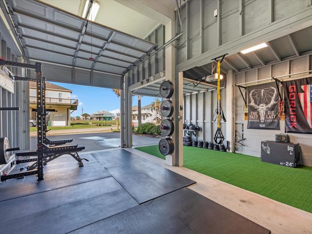 2901 Lakeside Drive, Crystal Beach, TX 77650