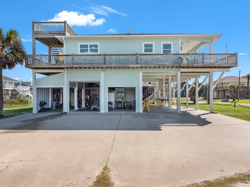 2901 Lakeside Drive, Crystal Beach, TX 77650